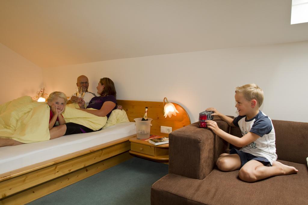 Kinder- Und Familienhotel Nockalm Innerkrems Buitenkant foto